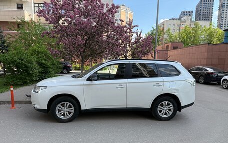 Mitsubishi Outlander III рестайлинг 3, 2013 год, 1 100 000 рублей, 2 фотография