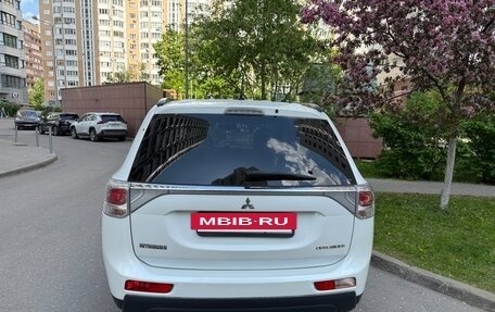 Mitsubishi Outlander III рестайлинг 3, 2013 год, 1 100 000 рублей, 3 фотография