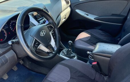 Hyundai Solaris II рестайлинг, 2013 год, 950 000 рублей, 9 фотография