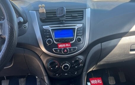 Hyundai Solaris II рестайлинг, 2013 год, 950 000 рублей, 12 фотография