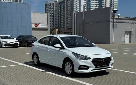 Hyundai Solaris II рестайлинг, 2018 год, 680 000 рублей, 2 фотография