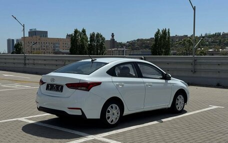 Hyundai Solaris II рестайлинг, 2018 год, 680 000 рублей, 3 фотография