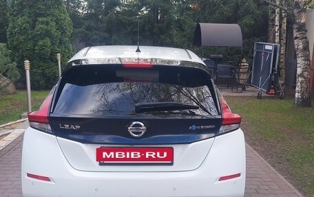 Nissan Leaf II, 2018 год, 1 490 000 рублей, 2 фотография