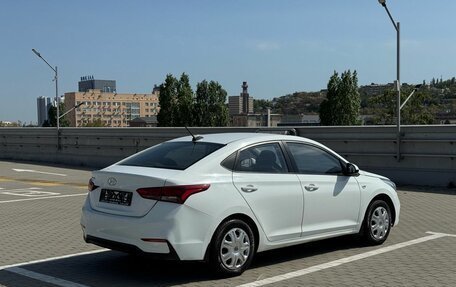 Hyundai Solaris II рестайлинг, 2018 год, 680 000 рублей, 3 фотография