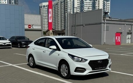 Hyundai Solaris II рестайлинг, 2018 год, 680 000 рублей, 2 фотография
