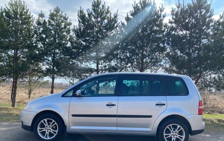 Volkswagen Touran III, 2003 год, 550 000 рублей, 3 фотография