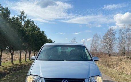 Volkswagen Touran III, 2003 год, 550 000 рублей, 2 фотография