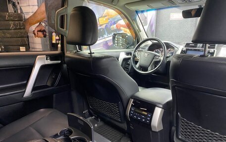 Toyota Land Cruiser Prado 150 рестайлинг 2, 2018 год, 5 200 000 рублей, 13 фотография