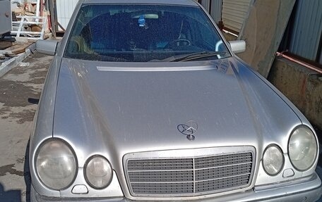 Mercedes-Benz E-Класс, 1998 год, 500 000 рублей, 1 фотография