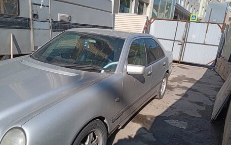 Mercedes-Benz E-Класс, 1998 год, 500 000 рублей, 3 фотография