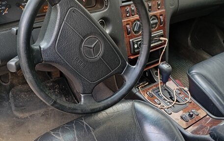 Mercedes-Benz E-Класс, 1998 год, 500 000 рублей, 6 фотография