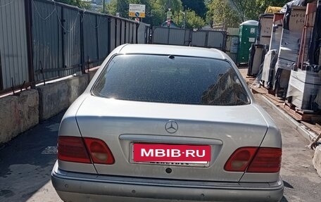 Mercedes-Benz E-Класс, 1998 год, 500 000 рублей, 4 фотография