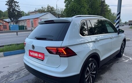 Volkswagen Tiguan II, 2020 год, 2 500 000 рублей, 3 фотография