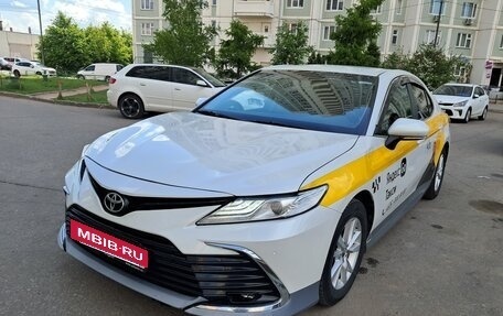 Toyota Camry, 2019 год, 2 200 000 рублей, 3 фотография