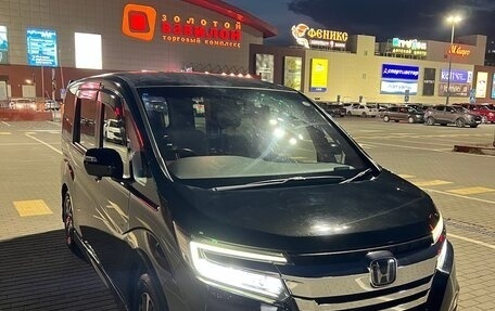 Honda Stepwgn IV, 2018 год, 2 575 000 рублей, 2 фотография