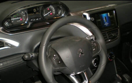 Peugeot 2008 II, 2014 год, 850 000 рублей, 7 фотография