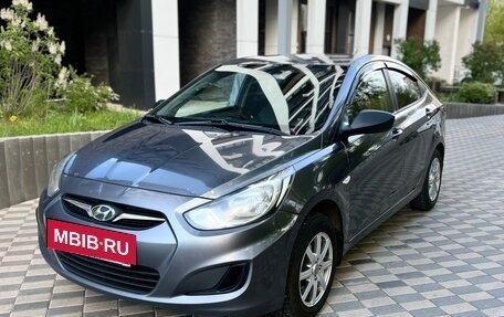 Hyundai Solaris II рестайлинг, 2012 год, 670 000 рублей, 3 фотография