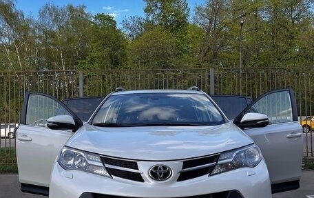 Toyota RAV4, 2015 год, 2 330 000 рублей, 1 фотография