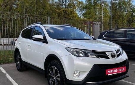 Toyota RAV4, 2015 год, 2 330 000 рублей, 2 фотография