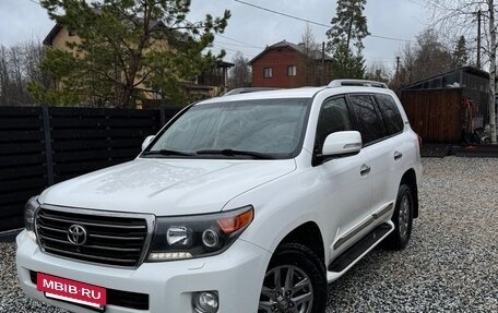 Toyota Land Cruiser 200, 2015 год, 4 590 000 рублей, 2 фотография