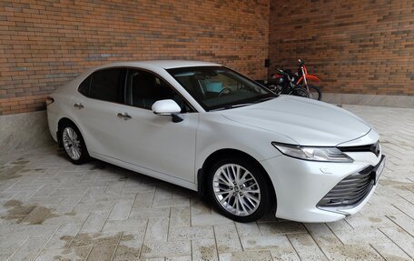 Toyota Camry, 2021 год, 3 200 000 рублей, 2 фотография