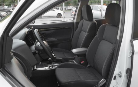 Mitsubishi Outlander III рестайлинг 3, 2018 год, 1 900 000 рублей, 10 фотография