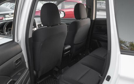 Mitsubishi Outlander III рестайлинг 3, 2018 год, 1 900 000 рублей, 11 фотография