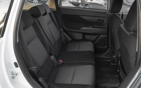 Mitsubishi Outlander III рестайлинг 3, 2018 год, 1 900 000 рублей, 7 фотография