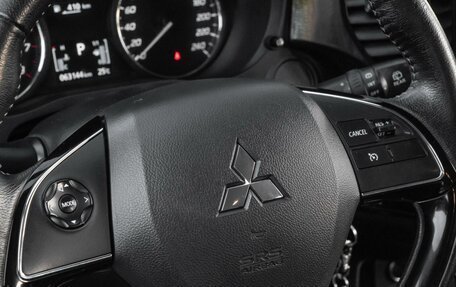 Mitsubishi Outlander III рестайлинг 3, 2018 год, 1 900 000 рублей, 18 фотография