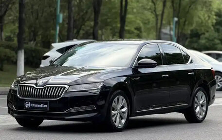 Skoda Superb III рестайлинг, 2021 год, 2 160 000 рублей, 1 фотография