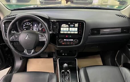 Mitsubishi Outlander III рестайлинг 3, 2021 год, 1 937 000 рублей, 7 фотография