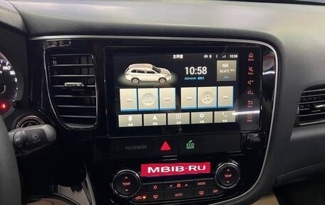 Mitsubishi Outlander III рестайлинг 3, 2021 год, 1 937 000 рублей, 10 фотография