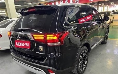 Mitsubishi Outlander III рестайлинг 3, 2021 год, 1 937 000 рублей, 6 фотография