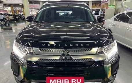 Mitsubishi Outlander III рестайлинг 3, 2021 год, 1 937 000 рублей, 2 фотография