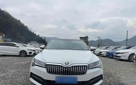 Skoda Superb III рестайлинг, 2021 год, 2 030 000 рублей, 2 фотография