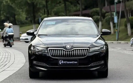 Skoda Superb III рестайлинг, 2021 год, 2 160 000 рублей, 2 фотография