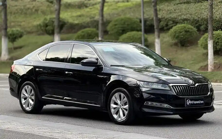 Skoda Superb III рестайлинг, 2021 год, 2 160 000 рублей, 3 фотография
