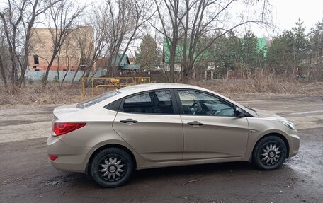 Hyundai Solaris II рестайлинг, 2011 год, 545 000 рублей, 4 фотография