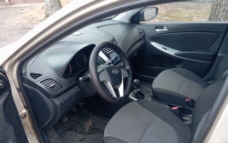 Hyundai Solaris II рестайлинг, 2011 год, 545 000 рублей, 9 фотография