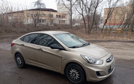 Hyundai Solaris II рестайлинг, 2011 год, 545 000 рублей, 3 фотография