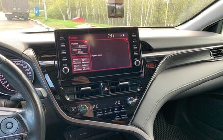 Toyota Camry, 2021 год, 2 600 000 рублей, 13 фотография