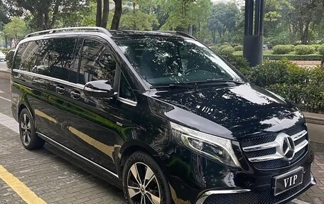 Mercedes-Benz V-Класс, 2022 год, 4 700 000 рублей, 1 фотография