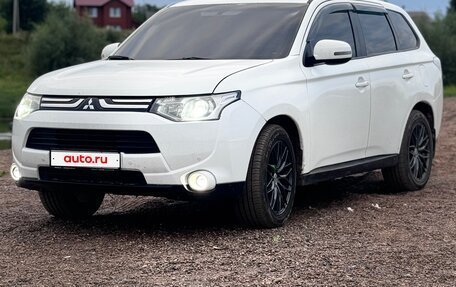 Mitsubishi Outlander III рестайлинг 3, 2012 год, 1 499 000 рублей, 2 фотография