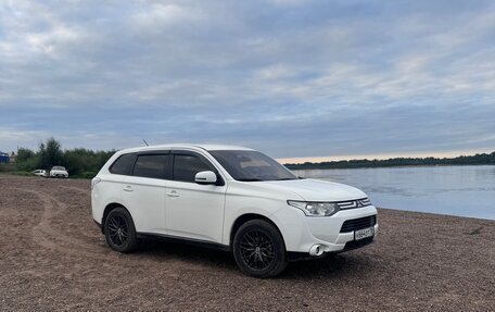 Mitsubishi Outlander III рестайлинг 3, 2012 год, 1 499 000 рублей, 6 фотография