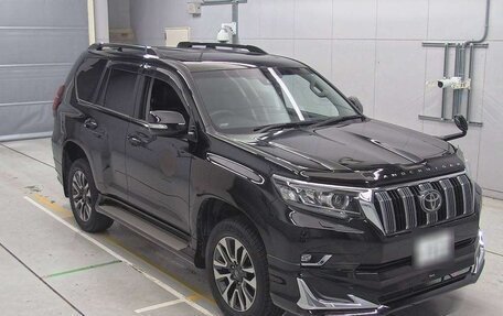 Toyota Land Cruiser Prado 150 рестайлинг 2, 2022 год, 3 810 000 рублей, 3 фотография