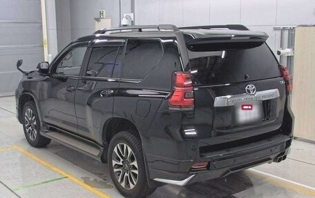 Toyota Land Cruiser Prado 150 рестайлинг 2, 2022 год, 3 810 000 рублей, 4 фотография