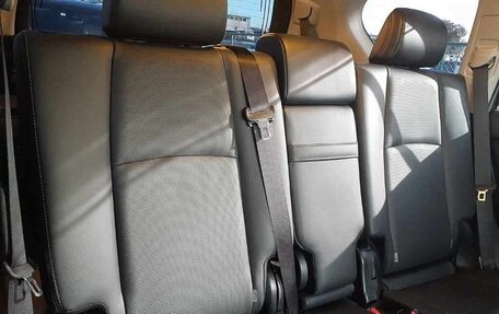 Toyota Land Cruiser Prado 150 рестайлинг 2, 2022 год, 3 810 000 рублей, 8 фотография