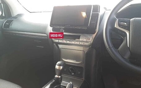 Toyota Land Cruiser Prado 150 рестайлинг 2, 2022 год, 3 810 000 рублей, 6 фотография