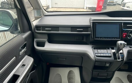 Honda Stepwgn IV, 2016 год, 1 999 000 рублей, 17 фотография