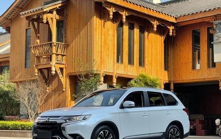 Mitsubishi Outlander III рестайлинг 3, 2021 год, 1 890 000 рублей, 1 фотография